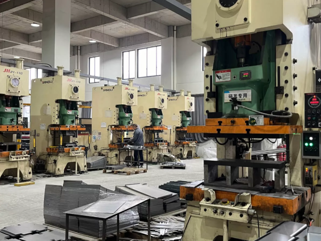 the workshop of Newstar Hardware мастерская Newstar Hardware