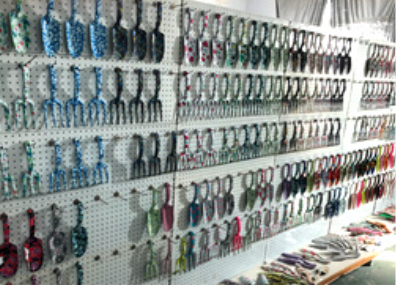 Spade and Rake Лопата и грабли